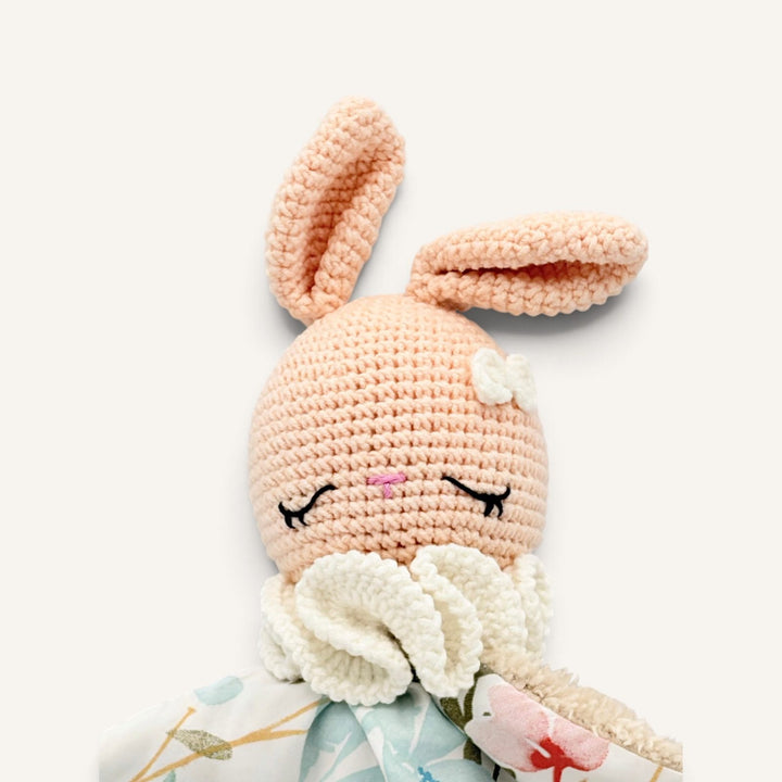 Buni pêche avec bras, zoom sur la tête